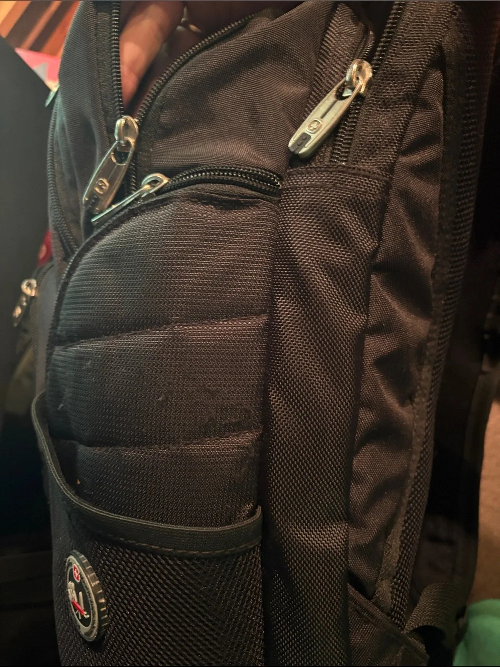 SwissGear Black Backpack with Red Logo - Multi-Compartment Men's Daypack